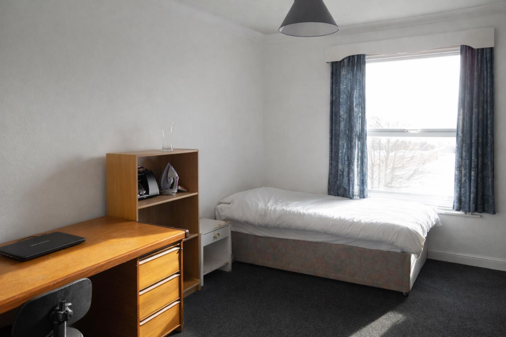 6 bedroom terraced house for rent