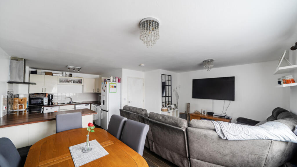 Apartment in London - View 5