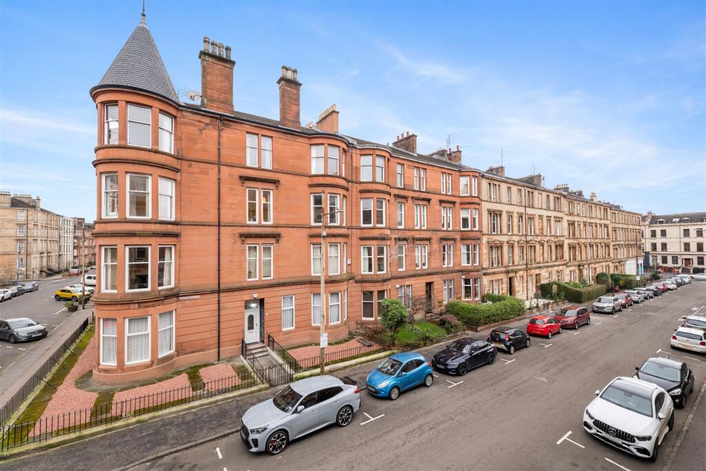 Main image of property: 2/2 52 Carrington Street, Woodlands, G4 9AL