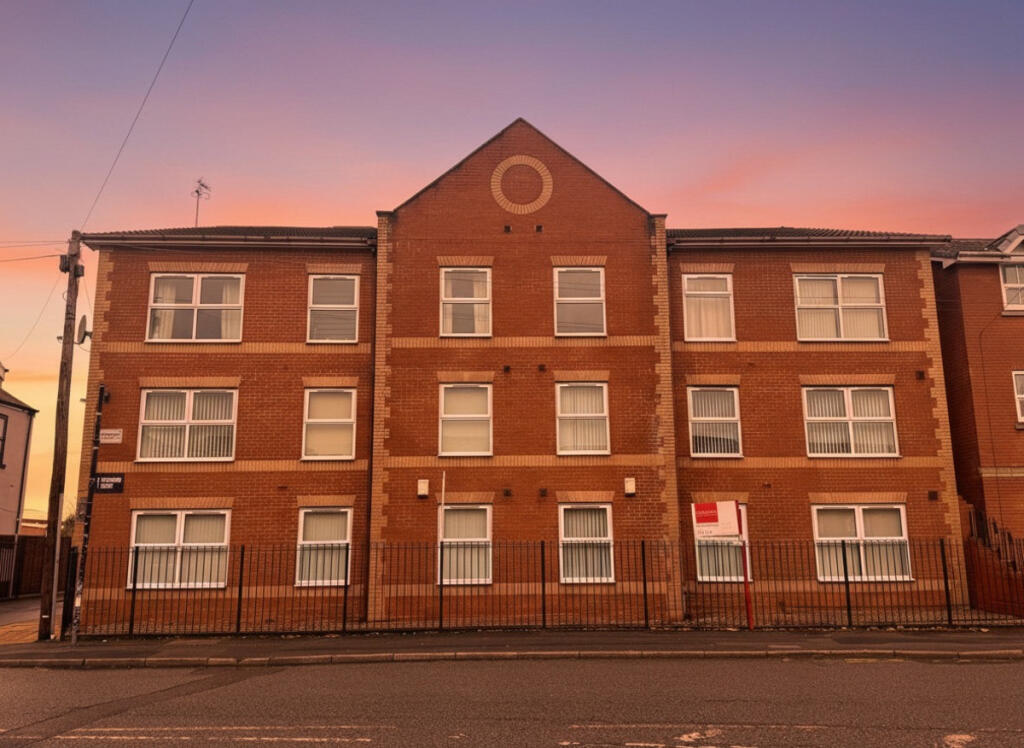 2-bed flat on 1 RICHMOND COURT, £135,000