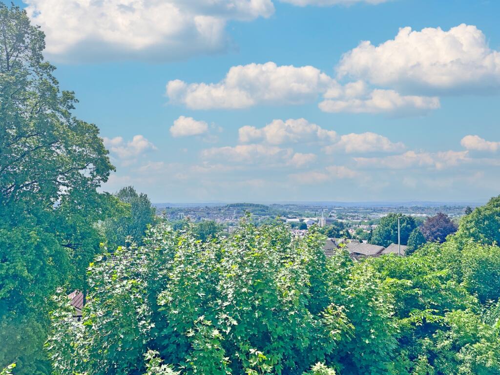 View Drive, DUDLEY, DY2 7TD photo 3