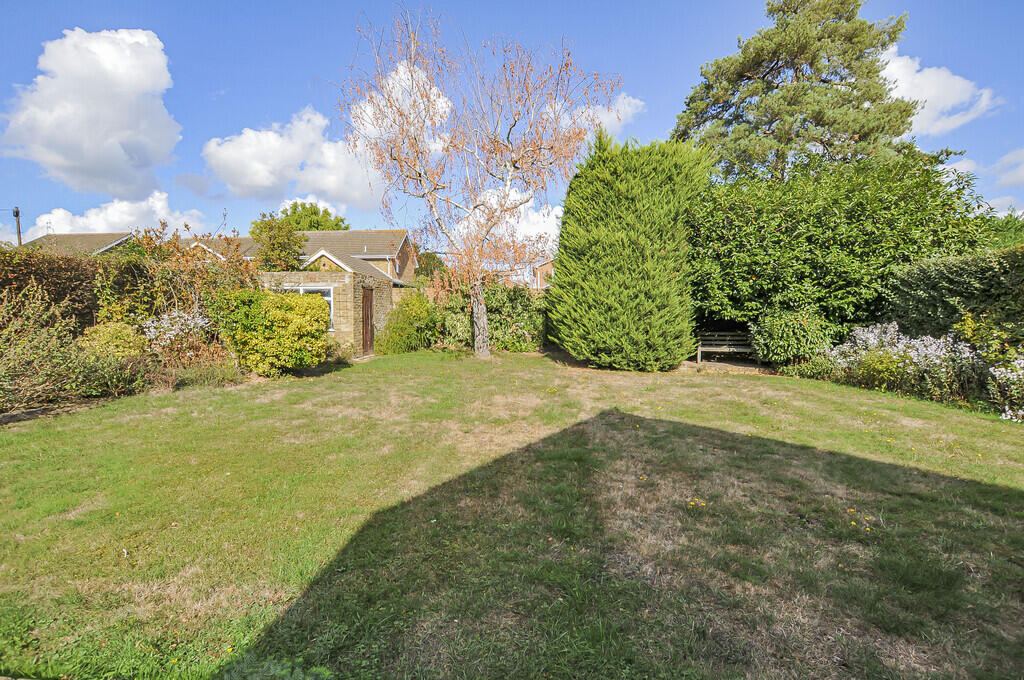 Sweetcroft Lane, North Hillingdon photo 4