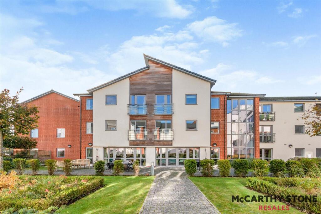 Main image of property: Kings Place, Fleet Road, Fleet, GU51 3FS