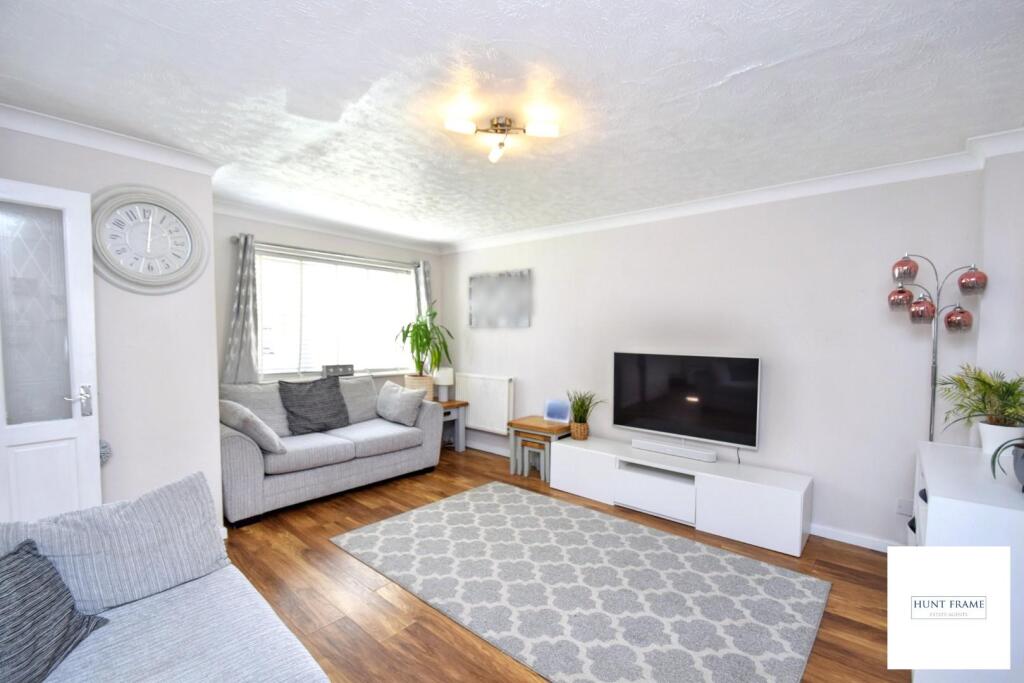 House in Eastbourne, Hampden Park - More