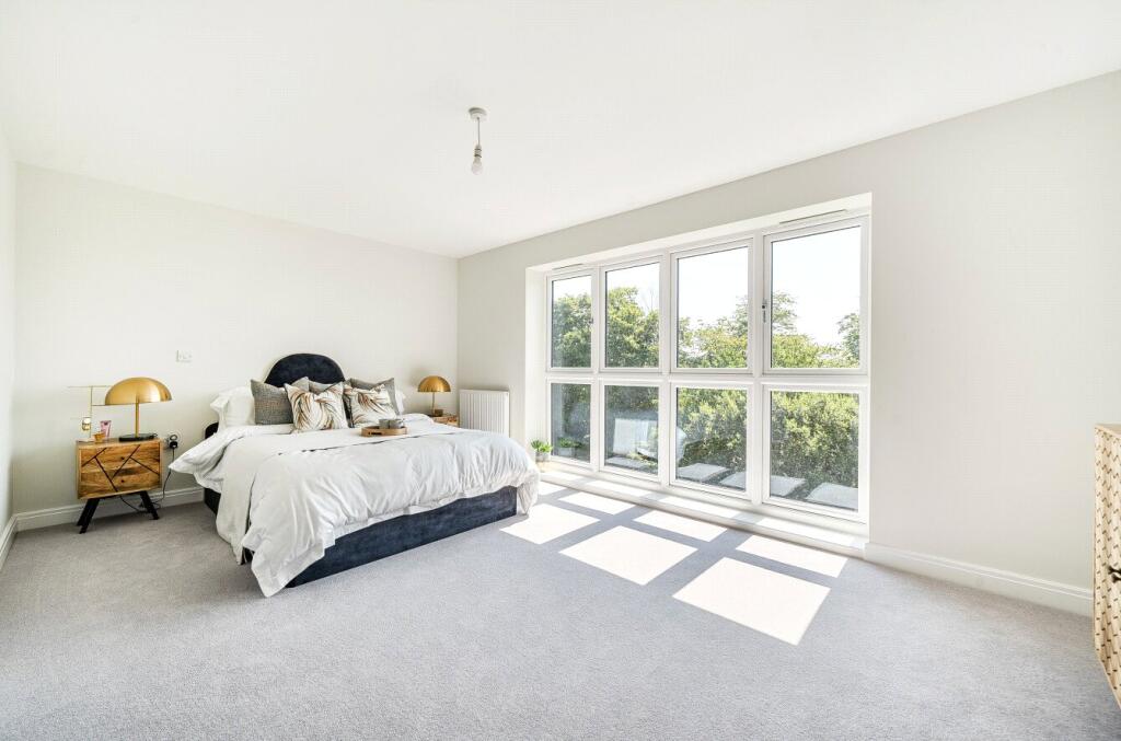 House in Stratfield Mortimer, West Berkshire - More