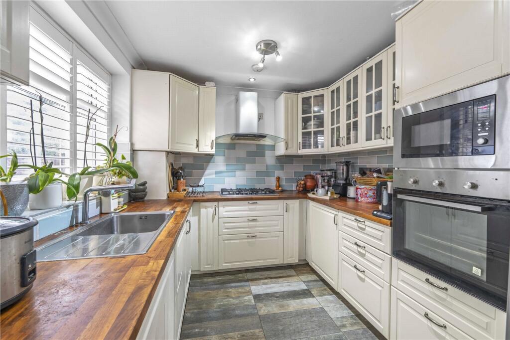 House in London, Hampton - View 5