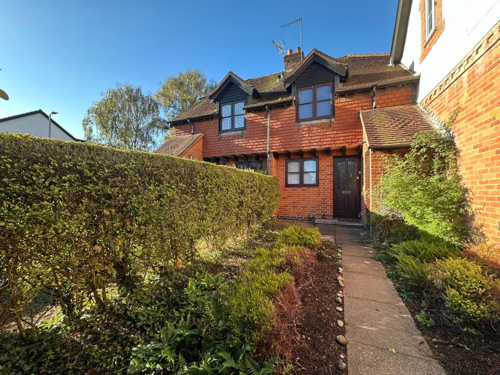 2-bed semi-detached on High Street, Bovingdon, Bovingdon, HP3, £389,000