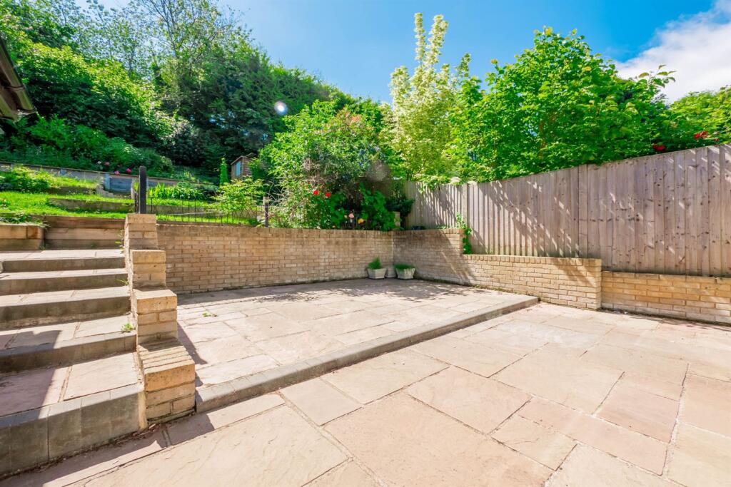 House in Rochford, Rayleigh - View 4