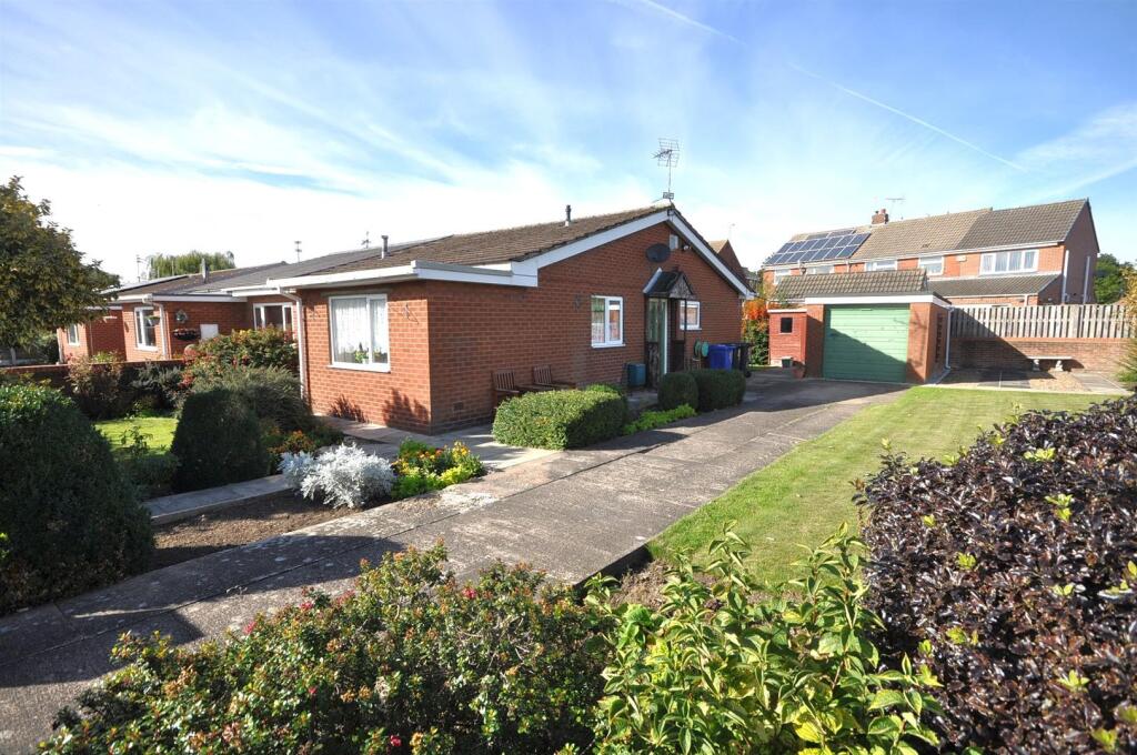 3-bed semi-detached on Malvern Close, Thorne, Doncaster, £180,000
