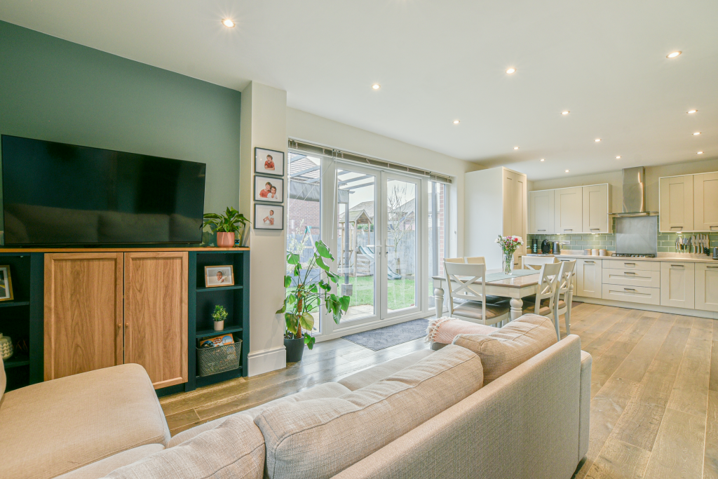 Chadwick Avenue, Woodford photo 3