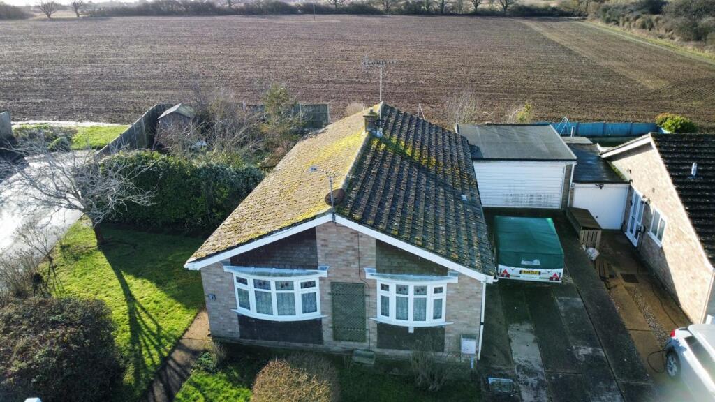 3-bed detached on Dugmore Avenue, Kirby-le-Soken, Frinton-on-Sea, CO13, £320,000