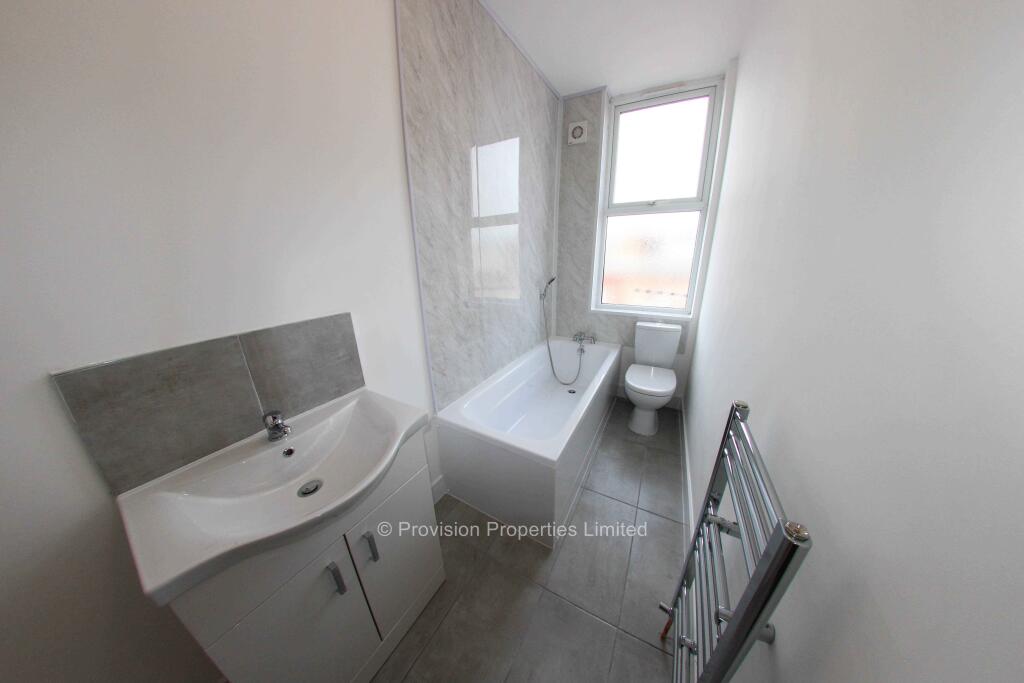 House in Leeds, West Yorkshire - View 2