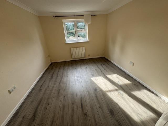 Apartment in Gloucester - View 5
