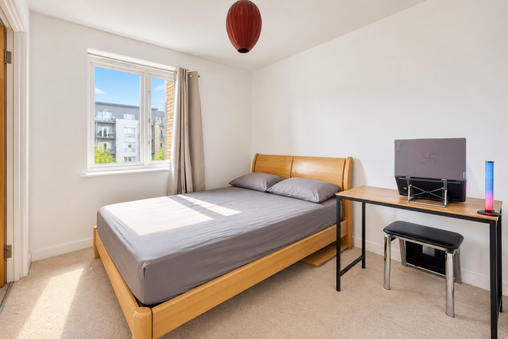 Apartment in Southall - View 5