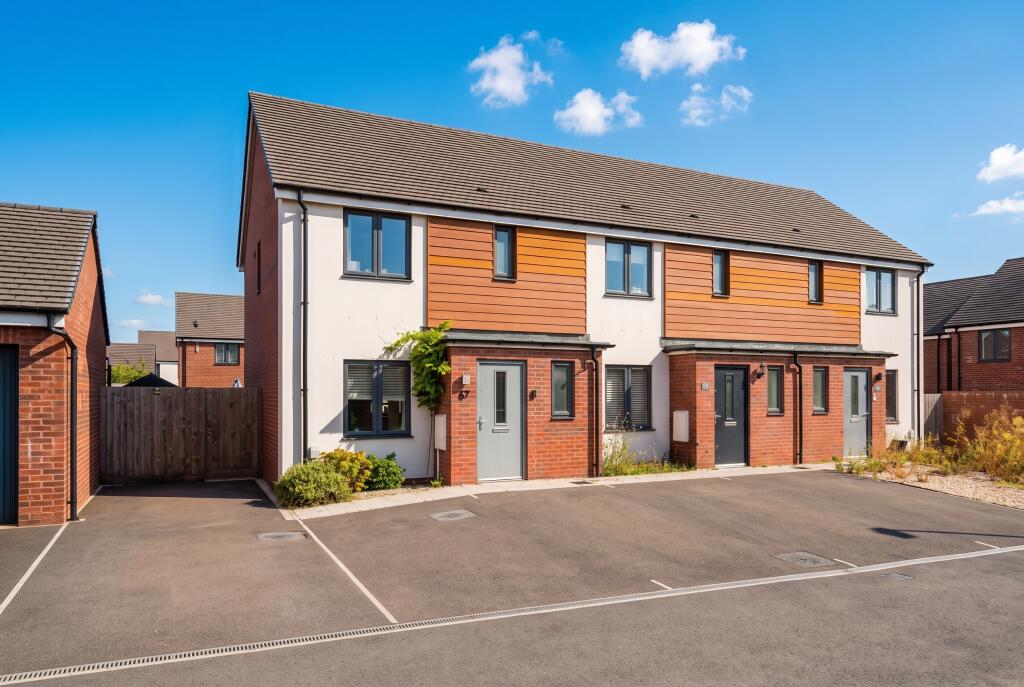 3-bed terraced on Channings Drive, Tithebarn, Exeter, Devon, EX1 4AR, £300,000