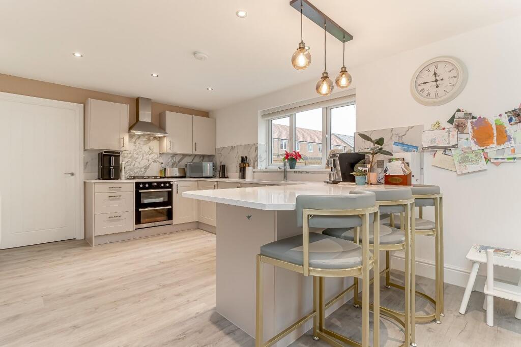 Scampston Drive, Beckwithshaw, Harrogate photo 4