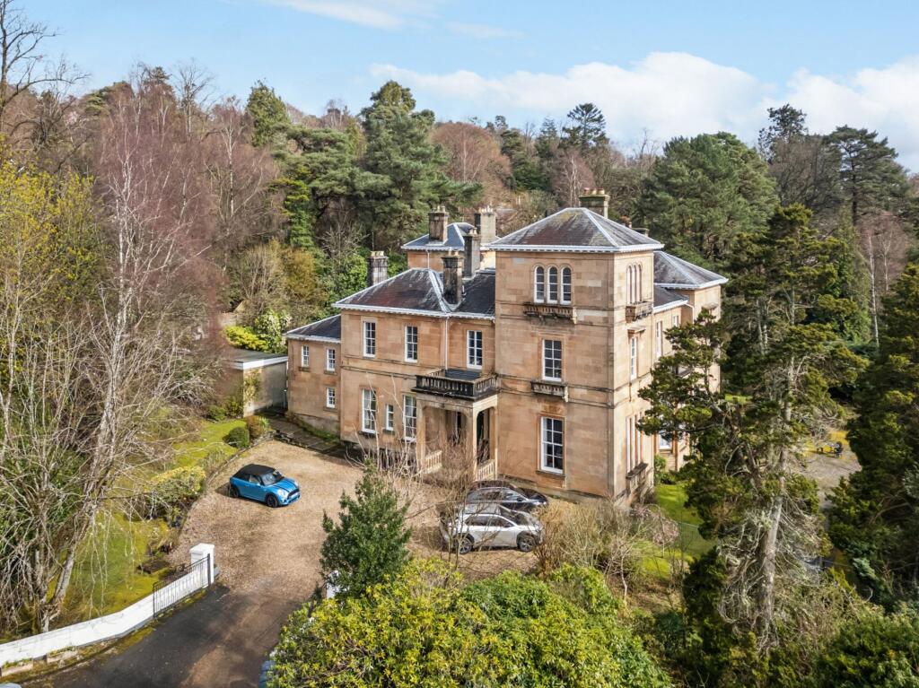 Main image of property: Laggary Park, Rhu, G84