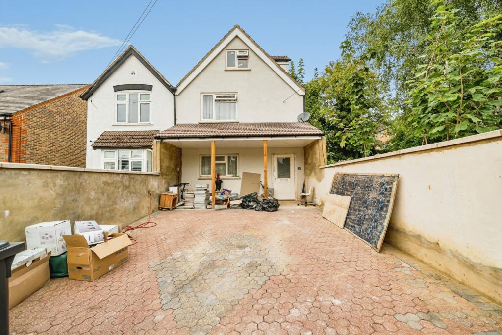 Main image of property: Spring Gardens Road, High Wycombe, Buckinghamshire