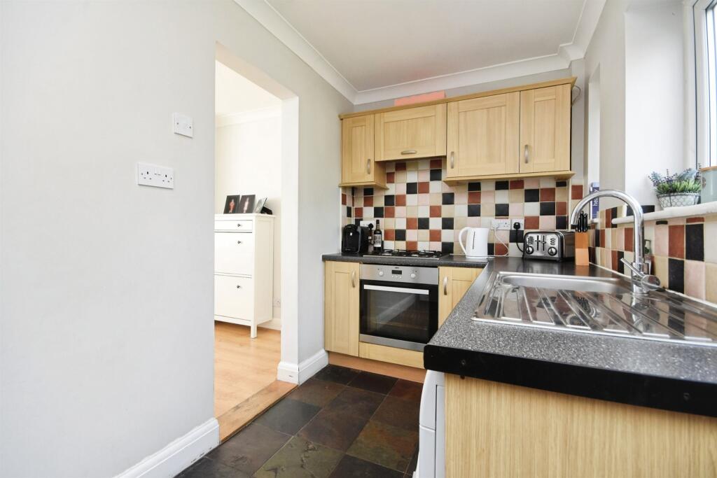 House in Brentwood, Pilgrims' Hatch - More