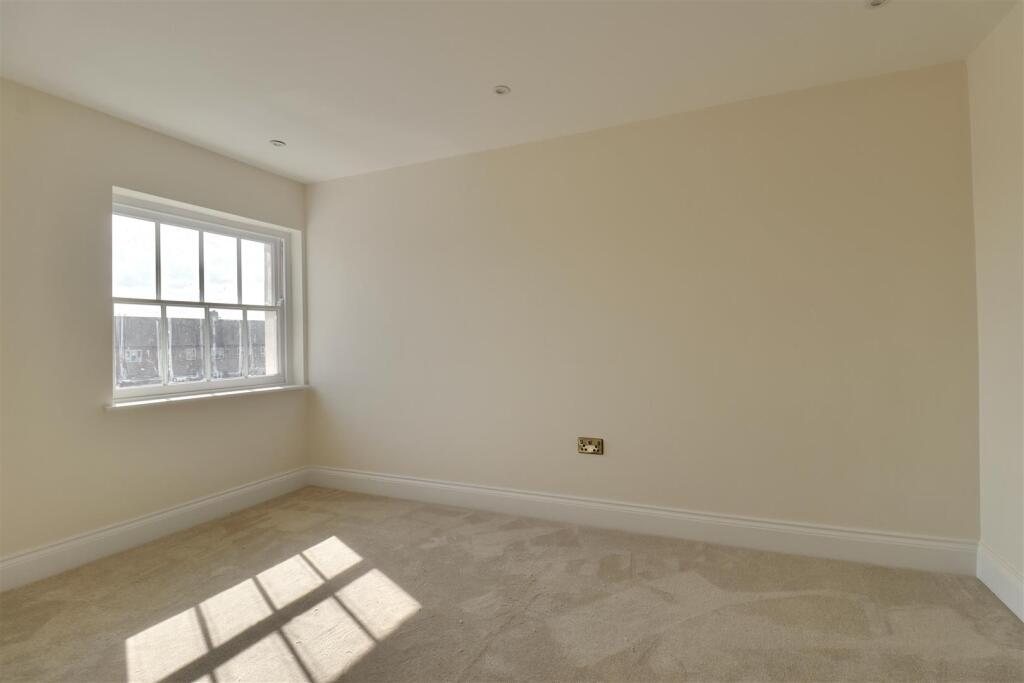 Apartment in Portsmouth, Southsea - More