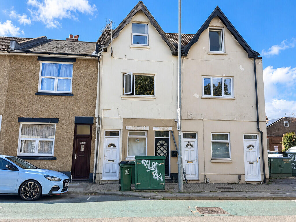 2-bed flat on Twyford Avenue, Portsmouth, £140,000
