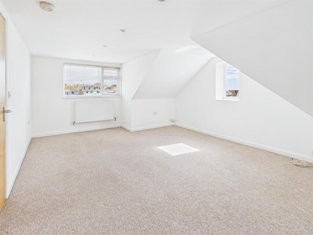 Steyning Avenue, Peacehaven photo 3