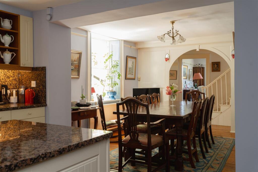 House in Tandridge, Bletchingley - View 4