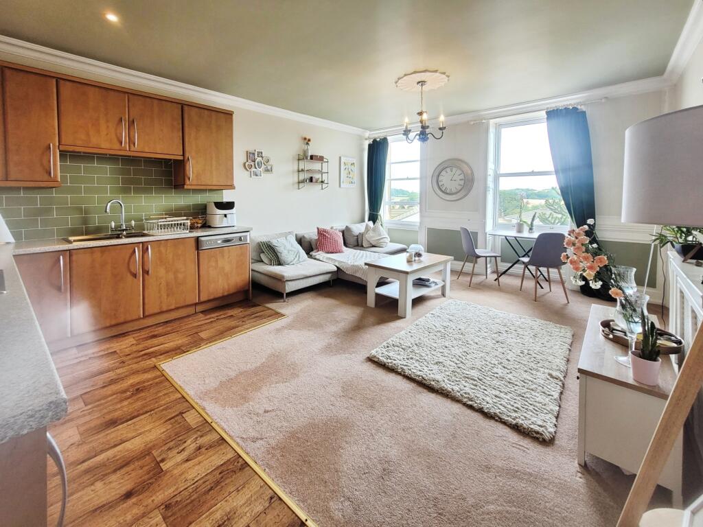 Apartment in Leeds, Great and Little Preston - View 2