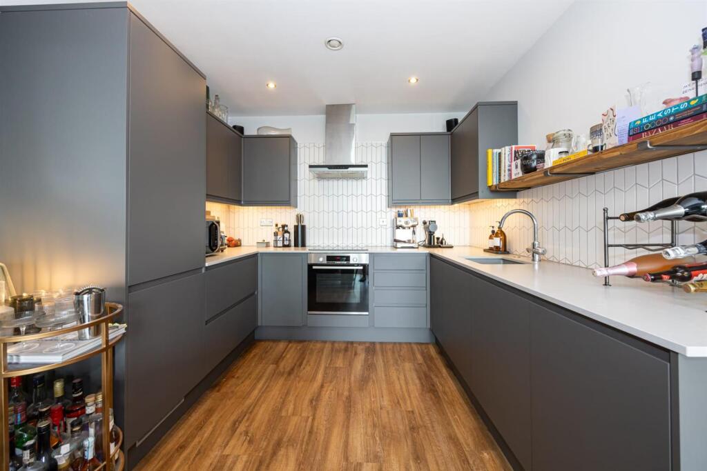 Apartment in Manchester, Hulme - View 5