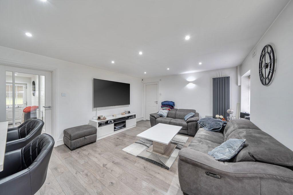 Apartment in Harrow - View 3