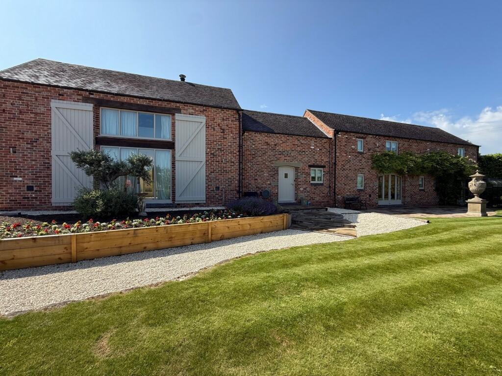 Main image of property: High Street, Castle Donington, DE74