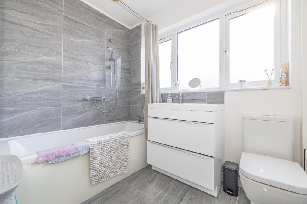 House in Canterbury, Sturry - More