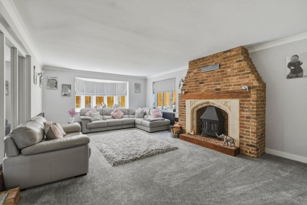 House in Uttlesford, White Roding - More