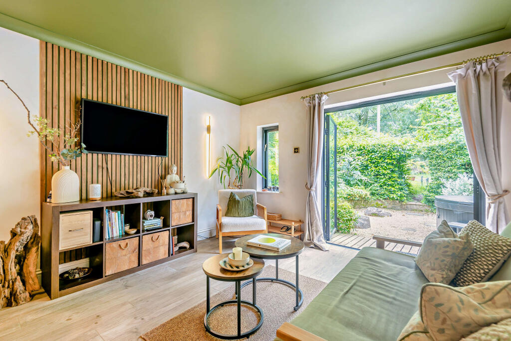 Tylney Wood, Churt Road, Churt, GU10 - View 3