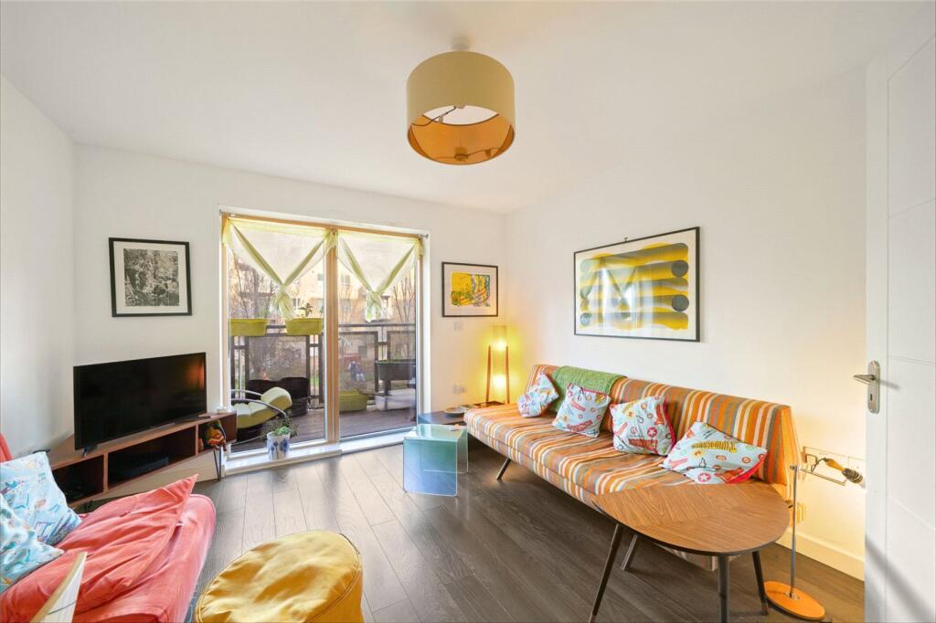 1-bed flat on New Clocktower Place, London, N7, £400,000