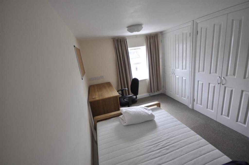 House in Cheltenham, Ewens Farm, Fairview - View 4