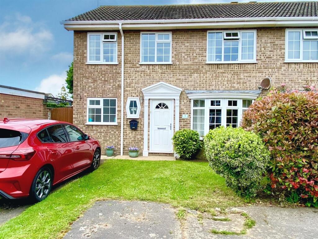 4-bed semi-detached on Holbein Way, Gunton St Peters, Lowestoft, Suffolk, £280,000