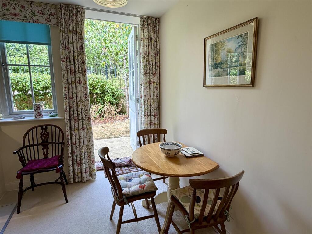 Apartment in Gloucester - View 5