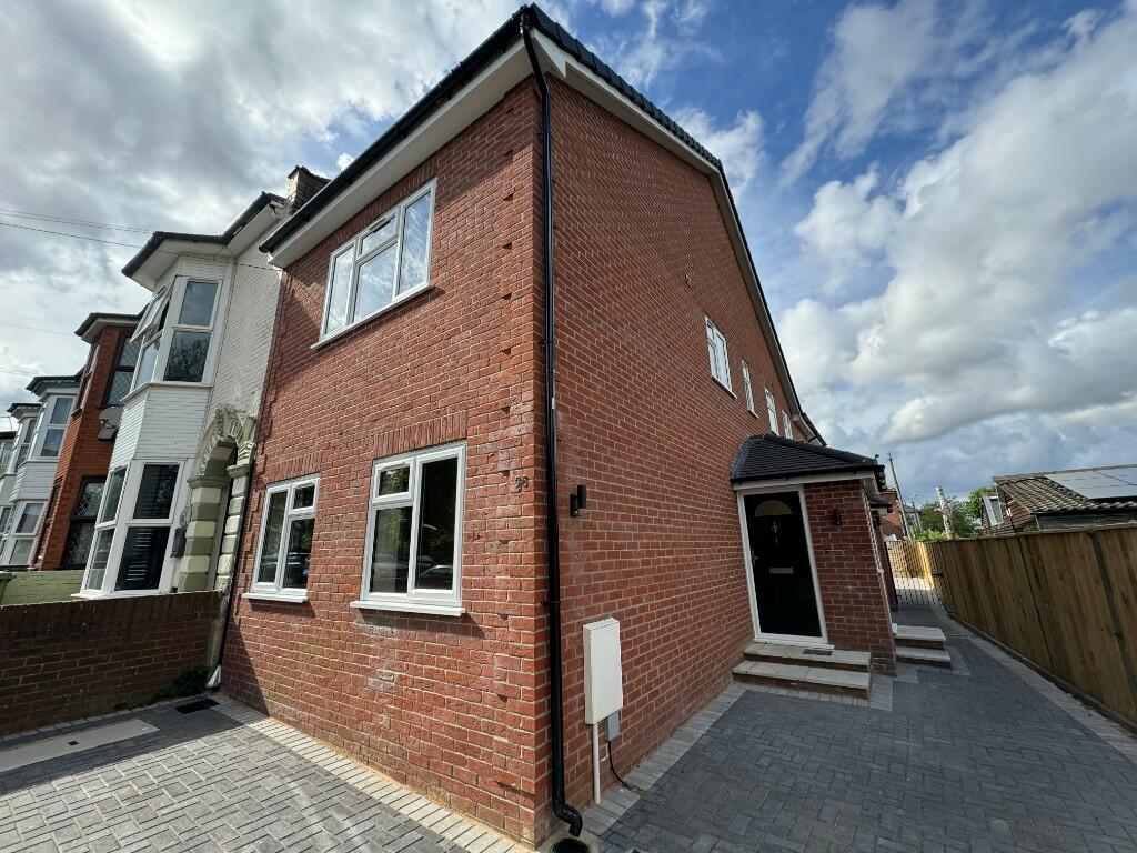 Main image of property: Flat 4, 98 Cranbury Avenue, Southampton, Hampshire, SO14