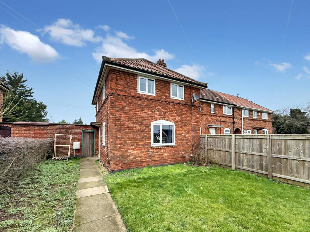 3-bed semi-detached on Kings Garden, Sowerby, Thirsk, North Yorkshire, YO7, £220,000