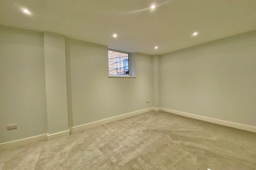 Apartment in Southampton - View 5