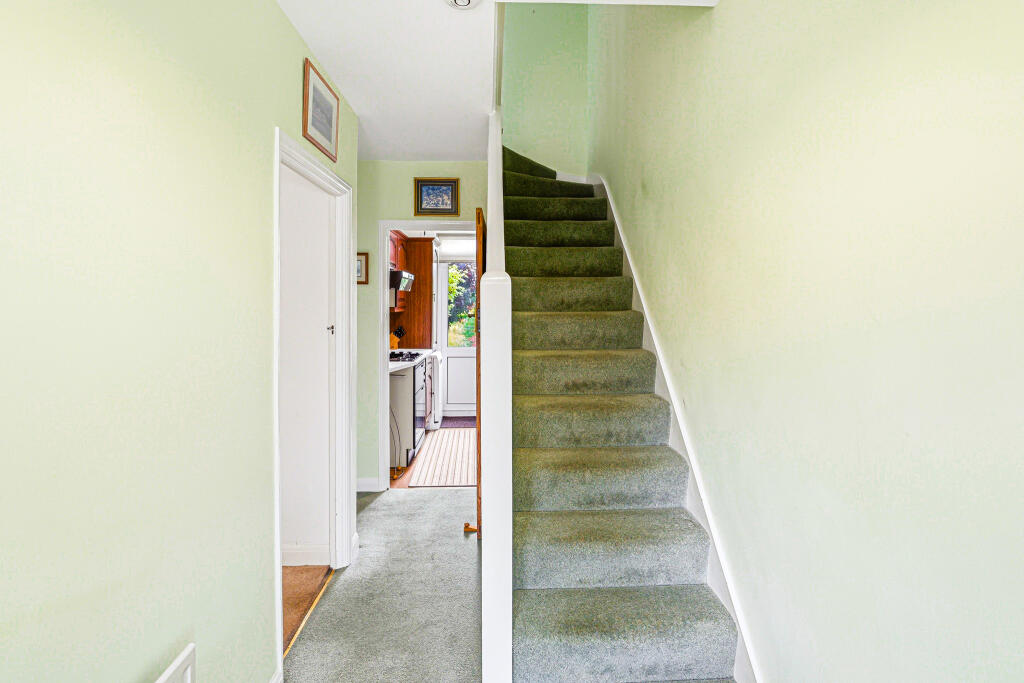Sunnings Lane, Upminster, RM14 photo 3