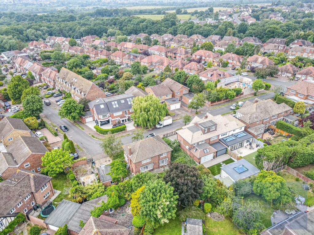 Lyndhurst Rise, Chigwell, Essex, IG7 photo 3