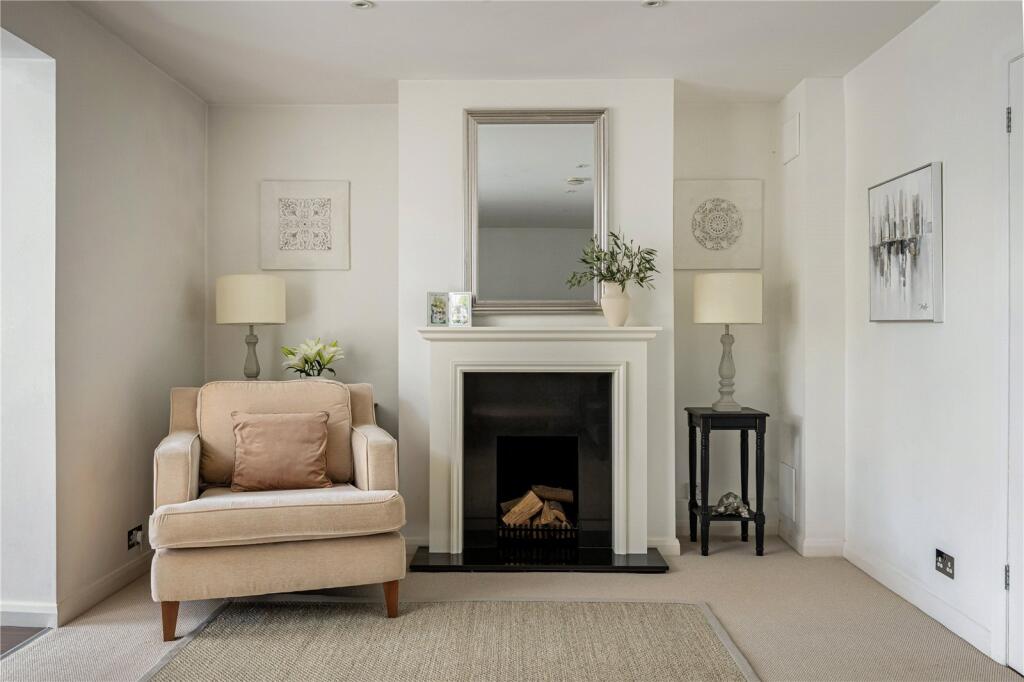 House in Kingston upon Thames - More