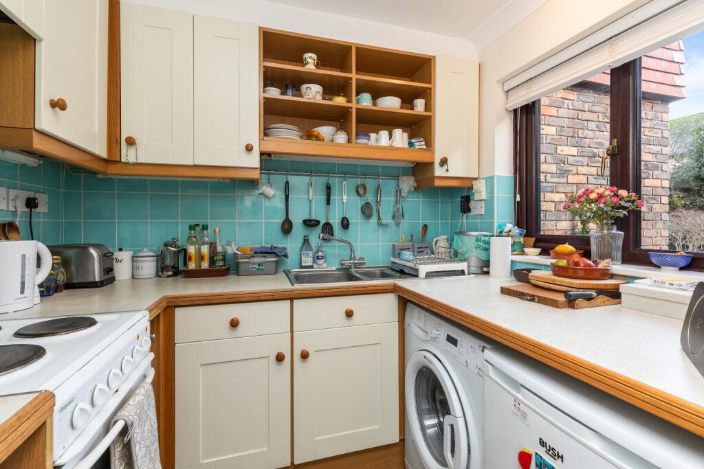 Southcliffe, Lewes, East Sussex, BN7 2BZ photo 3