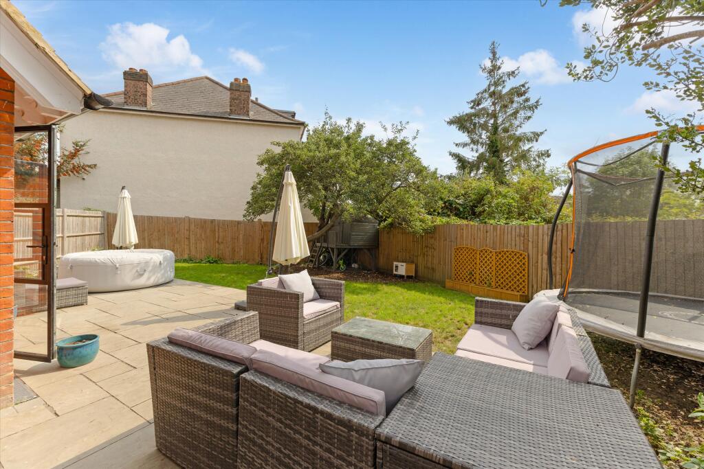 House in London, Springfield Place, Springfield Village - View 3