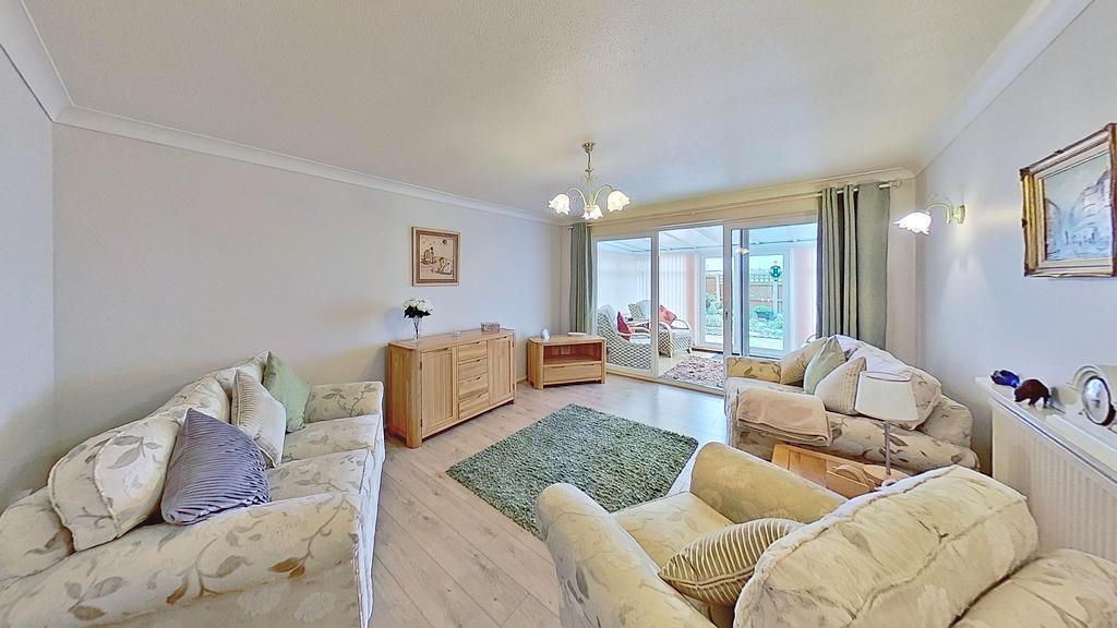 Wrentham Avenue, Herne Bay, CT6 7UX photo 2