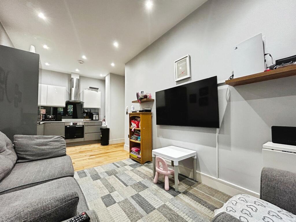 Apartment in Hemel Hempstead - View 4