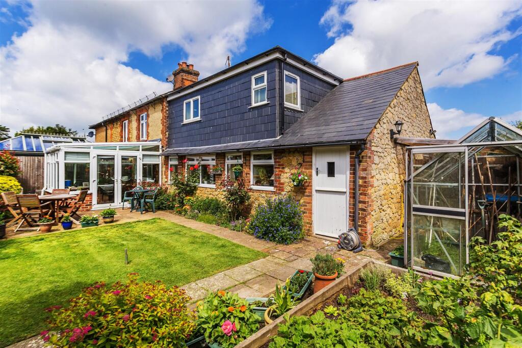 Main image of property: Stoneleigh Road, Limpsfield Chart