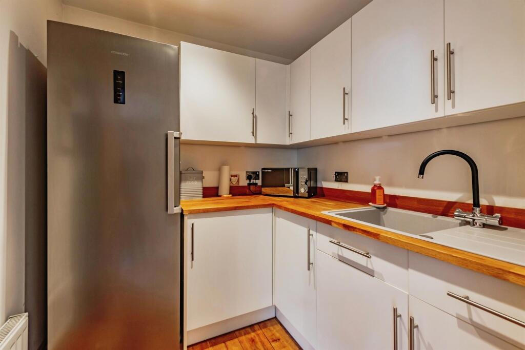 House in Crawley, Copthorne - More